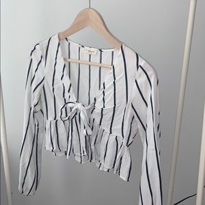 LA HEARTS Cropped Tie Front Blouse